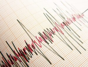 Van’da 4.6 büyüklüğünde deprem! Vatandaşlar sokaklara akın etti