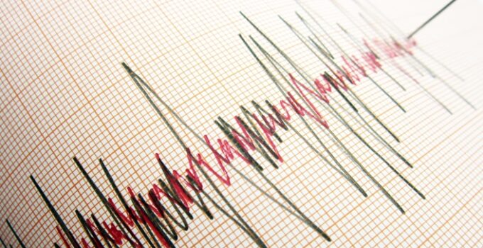 Van’da 4.6 büyüklüğünde deprem! Vatandaşlar sokaklara akın etti