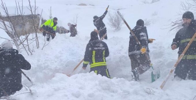 Van’da 2 mahalleye çığ düştü! Çok sayıda ev boşaltıldı