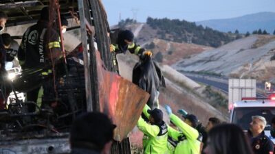 Otobüs kazasında hayatını kaybedenlerin yürek burkan hikayeleri ortaya çıktı Denizli'deki otobüs faciasında hayatını kaybedenlerin bayram, mezarlık ziyareti ve mezuniyet
